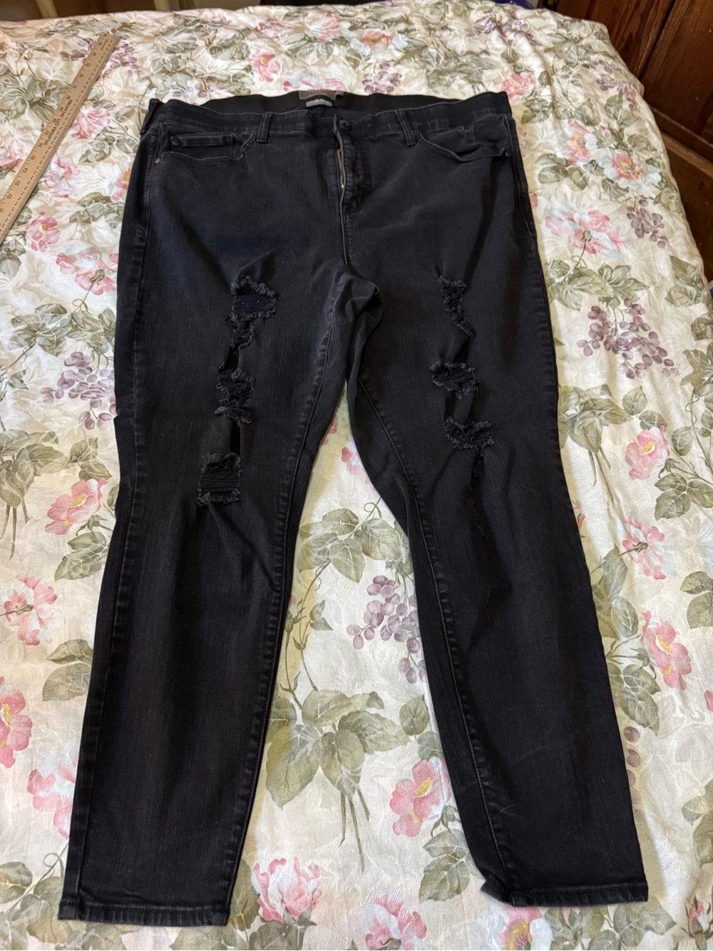 Torrid Black Distressed Bombshell Skinny Jeans Plus Size 22R Stretch
